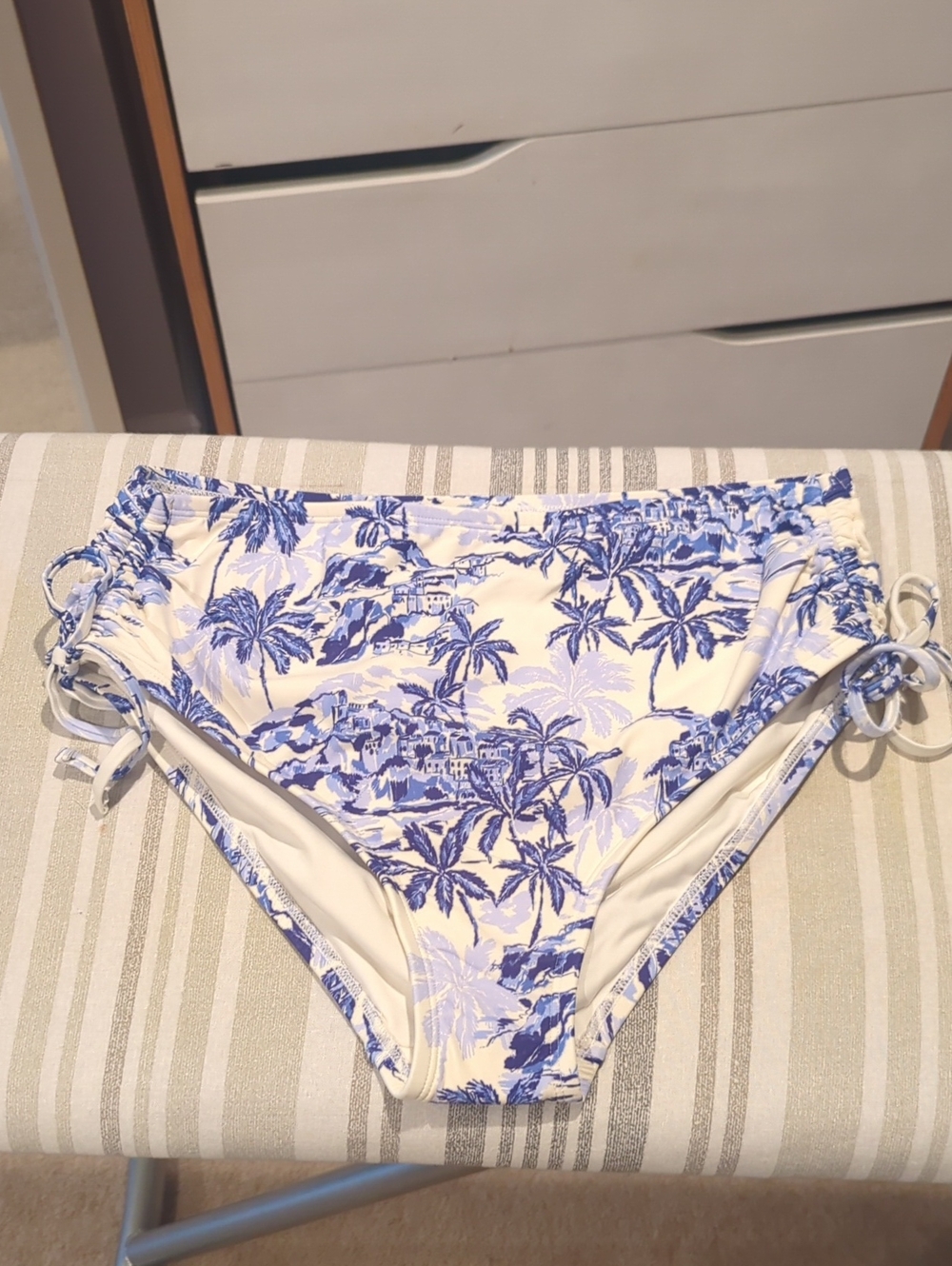 High-Waist Tropical Print Women’s Swim Bottoms in Blue and White. M Lands' End